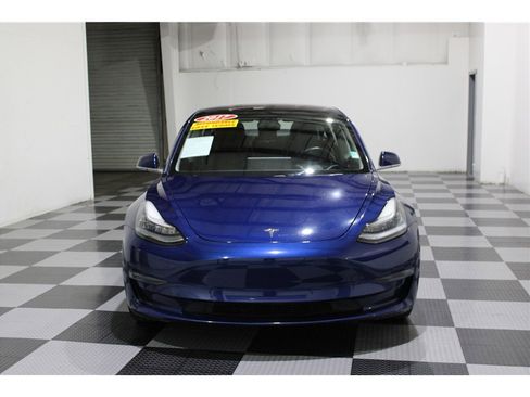 Used 2017 Tesla Model 3 Standard Range image 2