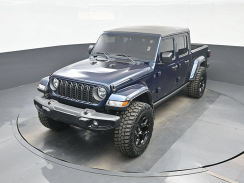 Used 2025 Jeep Gladiator Sport AWD/4WD image 16