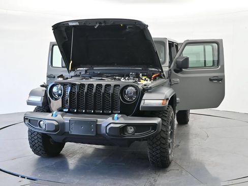 Used 2023 Jeep Wrangler Unlimited w/ Cold Weather Group AWD/4WD image 40