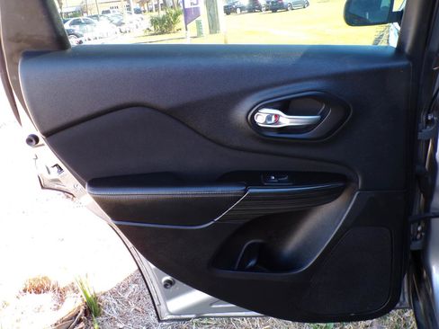 Used 2014 Jeep Cherokee Latitude w/ Comfort/Convenience Group image 35