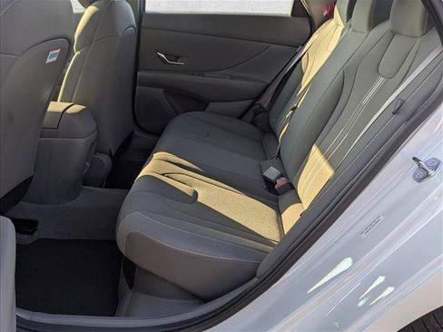 Used 2025 Hyundai Elantra SEL FWD image 15
