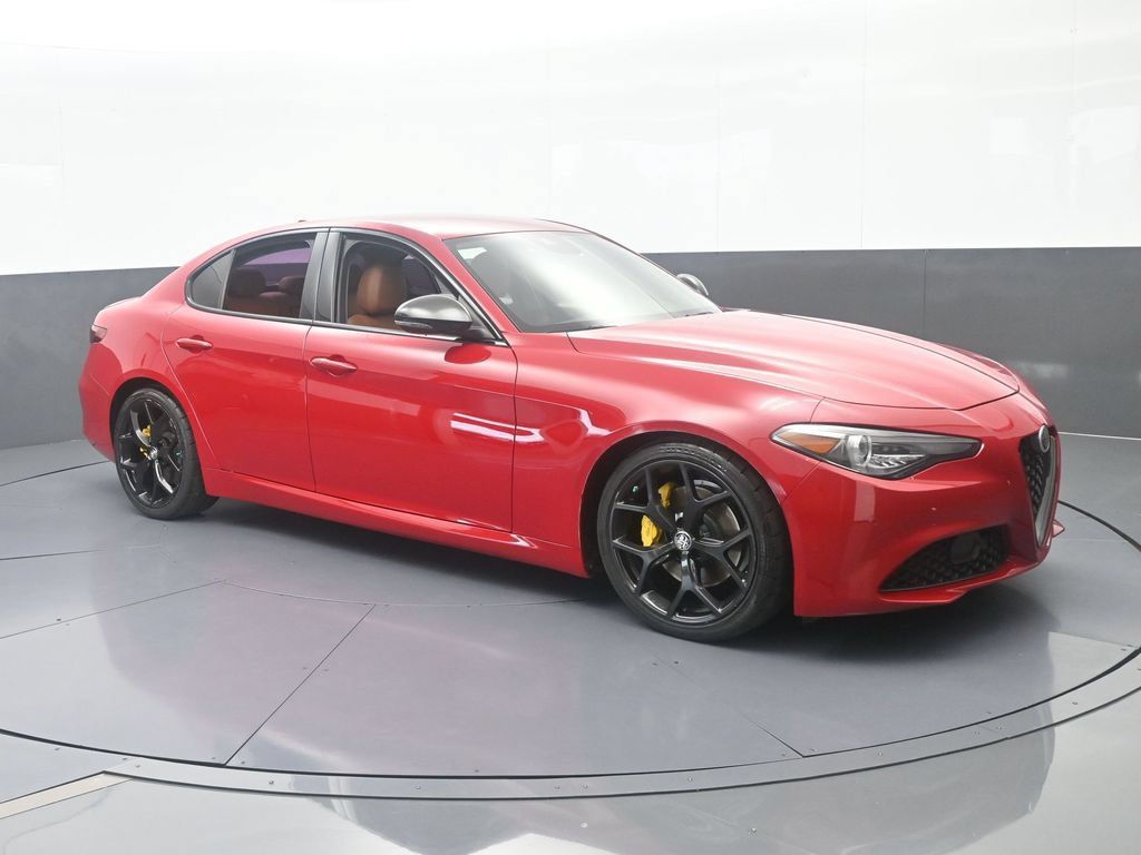 Used 2020 Alfa Romeo Giulia w/ Nero Edizione RWD image 8