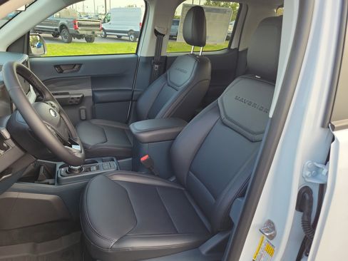 New 2025 Ford Maverick Lariat w/ Black Appearance Package image 17