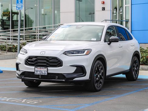 Certified 2025 Honda HR-V Sport image 3