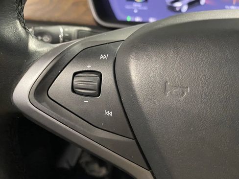 Used 2019 Tesla Model X image 19