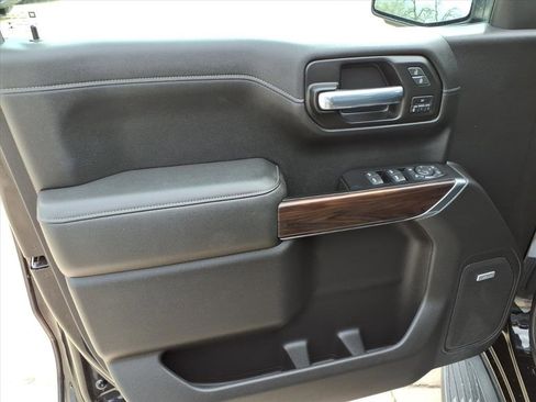 Used 2020 GMC Sierra 1500 SLT image 16