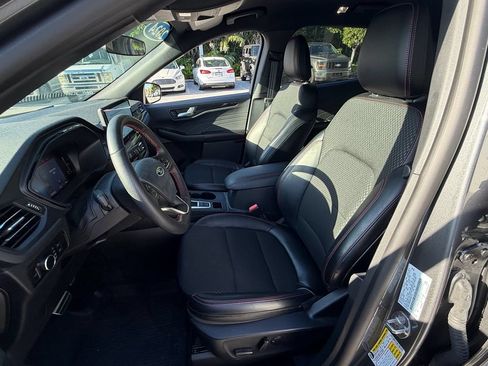 Used 2024 Ford Escape ST-Line w/ Tech Pack #1 FWD image 9