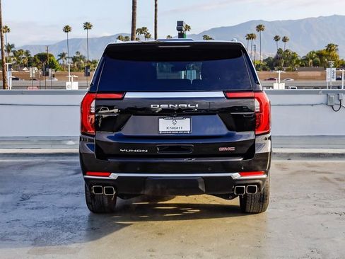 Used 2025 GMC Yukon XL Denali AWD/4WD image 8