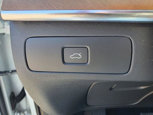 Certified 2023 Volvo XC90 B6 Plus w/ Protection Package Premier AWD/4WD image 18