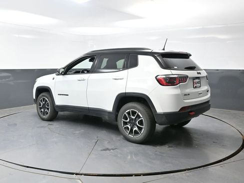 Used 2025 Jeep Compass Trailhawk AWD/4WD image 12