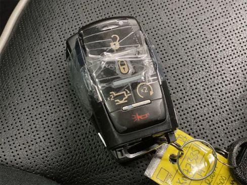 Used 2019 RAM 1500 Laramie image 27