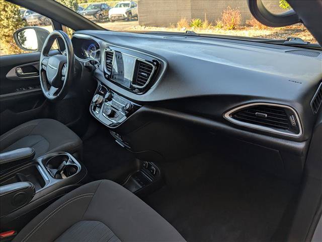 Used 2020 Chrysler Pacifica Touring w/ S Appearance Package FWD image 13