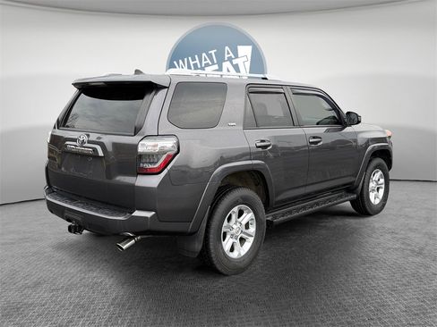 Used 2018 Toyota 4Runner SR5 image 3