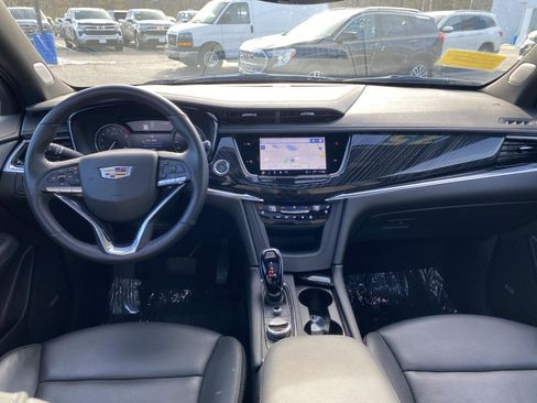 Used 2025 Cadillac XT6 Premium Luxury image 17