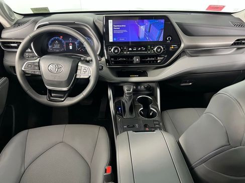 Used 2023 Toyota Highlander Limited image 13