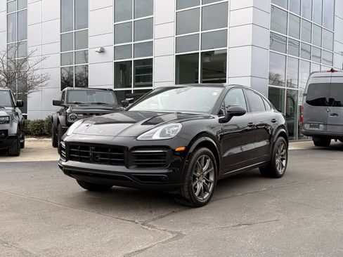 Used 2022 Porsche Cayenne Coupe image 2
