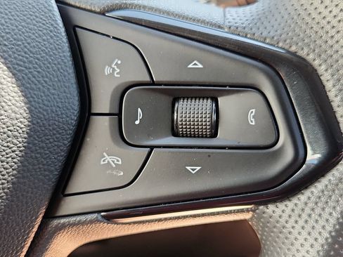 Used 2025 Chevrolet Trax LT FWD image 24