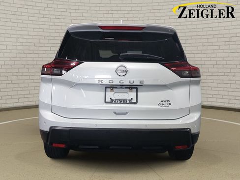 Certified 2025 Nissan Rogue SV AWD/4WD image 6