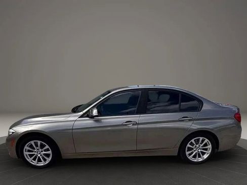 Used 2017 BMW 320i Sedan RWD image 2