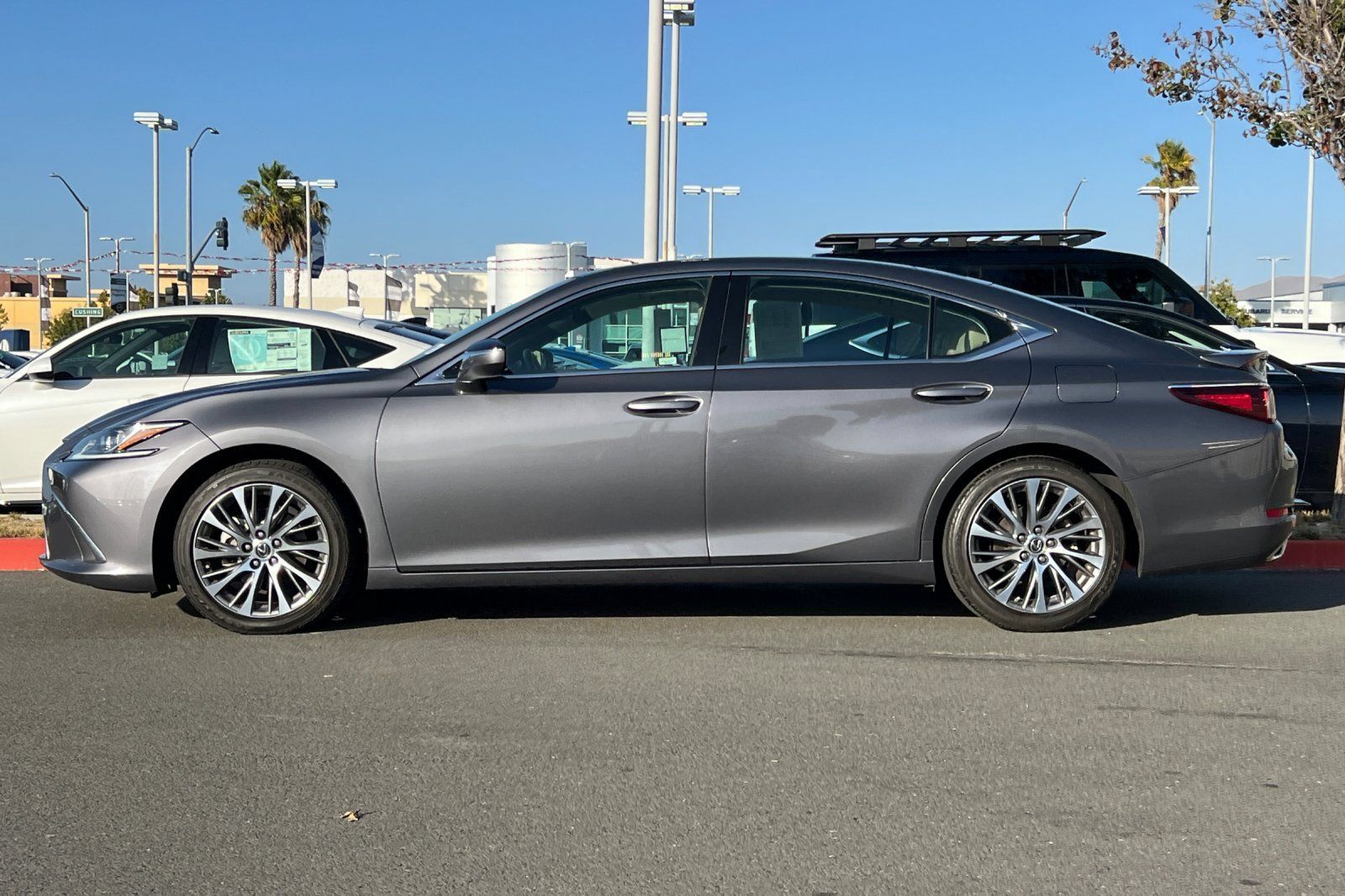 Used 2021 Lexus ES 350 w/ Premium Package FWD image 7