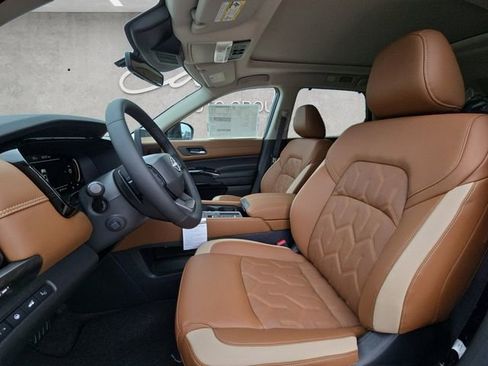 New 2026 Nissan Pathfinder Platinum FWD image 19
