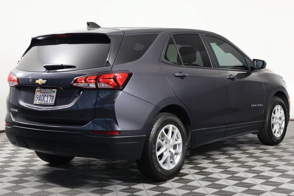 Used 2022 Chevrolet Equinox LS w/ LS Convenience Package FWD image 4