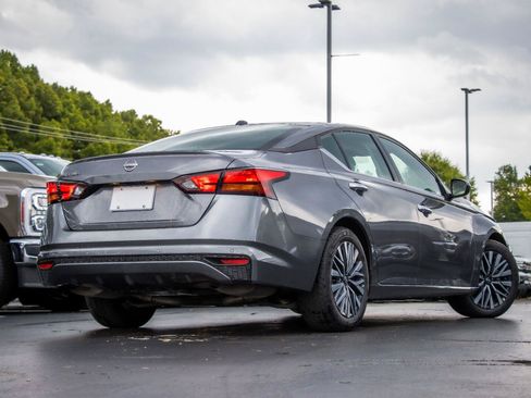Used 2025 Nissan Altima 2.5 SV FWD image 4