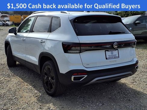 New 2026 Volkswagen Taos SE FWD image 5