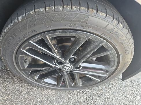 Used 2025 Toyota Camry SE FWD image 9