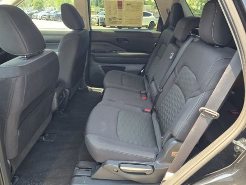 Used 2025 Nissan Pathfinder SV FWD image 12