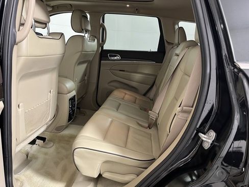 Used 2017 Jeep Grand Cherokee Overland w/ Jeep Active Safety Group image 20