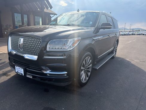 Used 2018 Lincoln Navigator Select AWD/4WD image 2