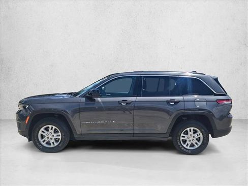 Used 2023 Jeep Grand Cherokee Laredo RWD image 8