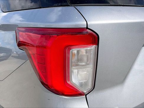 Used 2022 Ford Explorer XLT w/ Equipment Group 202A image 20