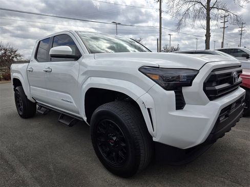 Used 2025 Toyota Tacoma SR5 image 11