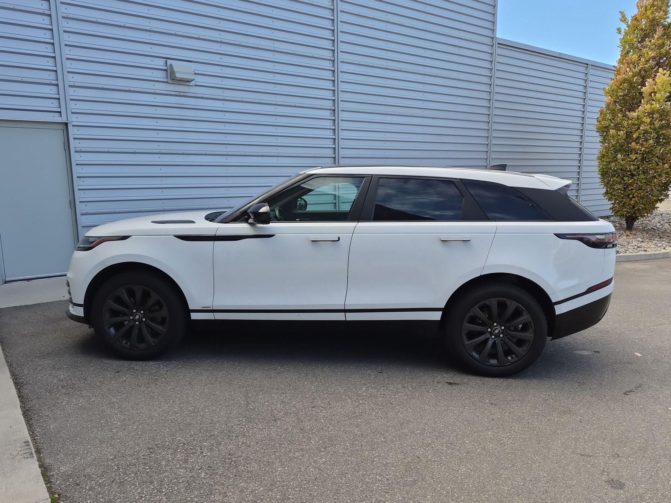 Used 2020 Land Rover Range Rover Velar R-Dynamic S AWD/4WD image 11