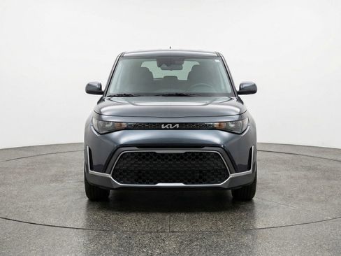 Used 2025 Kia Soul LX w/ LX Technology Package image 2