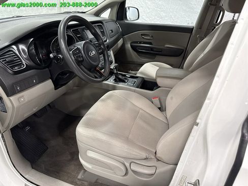 Used 2018 Kia Sedona L image 3