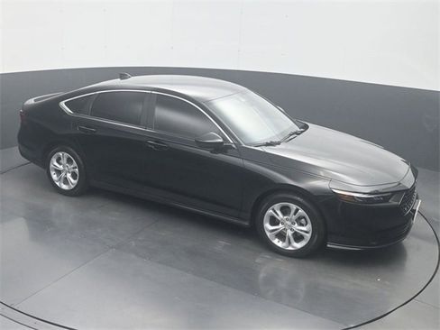 Certified 2025 Honda Accord LX image 19