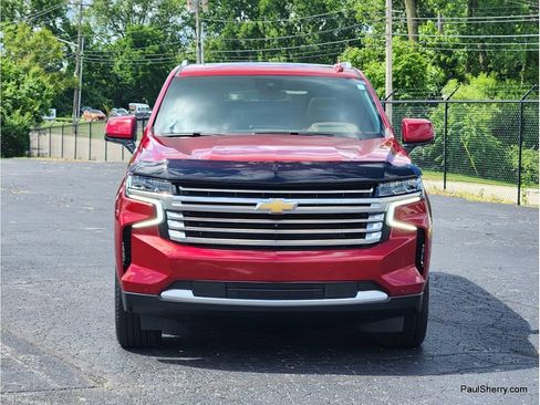 Used 2024 Chevrolet Suburban High Country AWD/4WD image 12