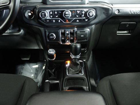 Used 2022 Jeep Wrangler Unlimited Sport AWD/4WD image 35