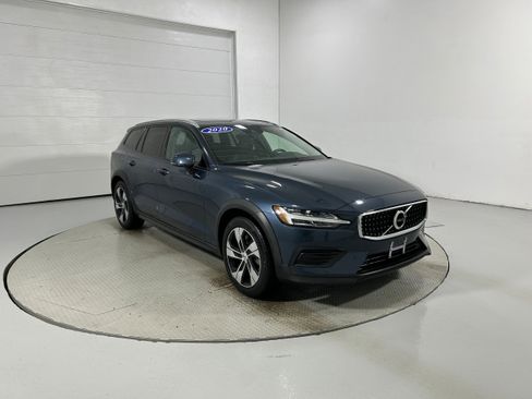 Used 2020 Volvo V60 T5 Cross Country w/ Protection Package Premier AWD/4WD image 2