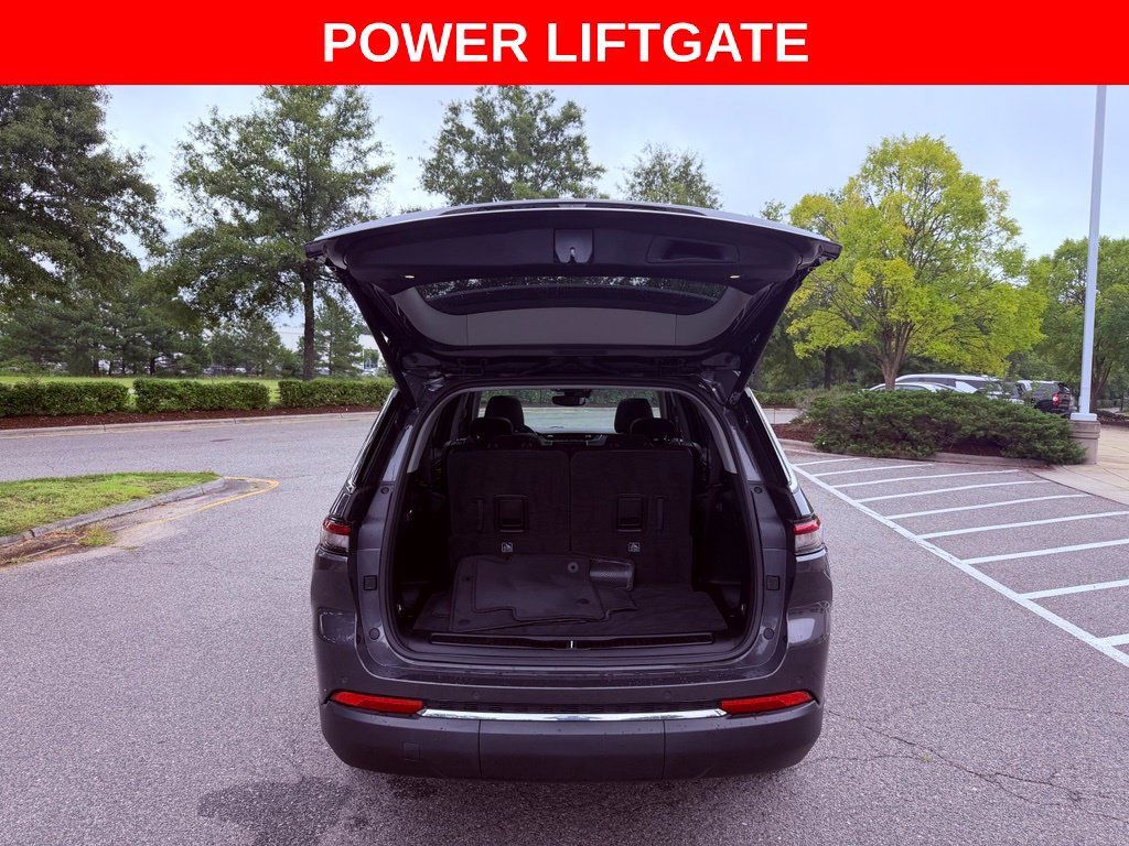 Used 2023 Jeep Grand Cherokee L Limited AWD/4WD image 7
