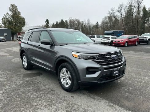 Used 2023 Ford Explorer XLT AWD/4WD image 7