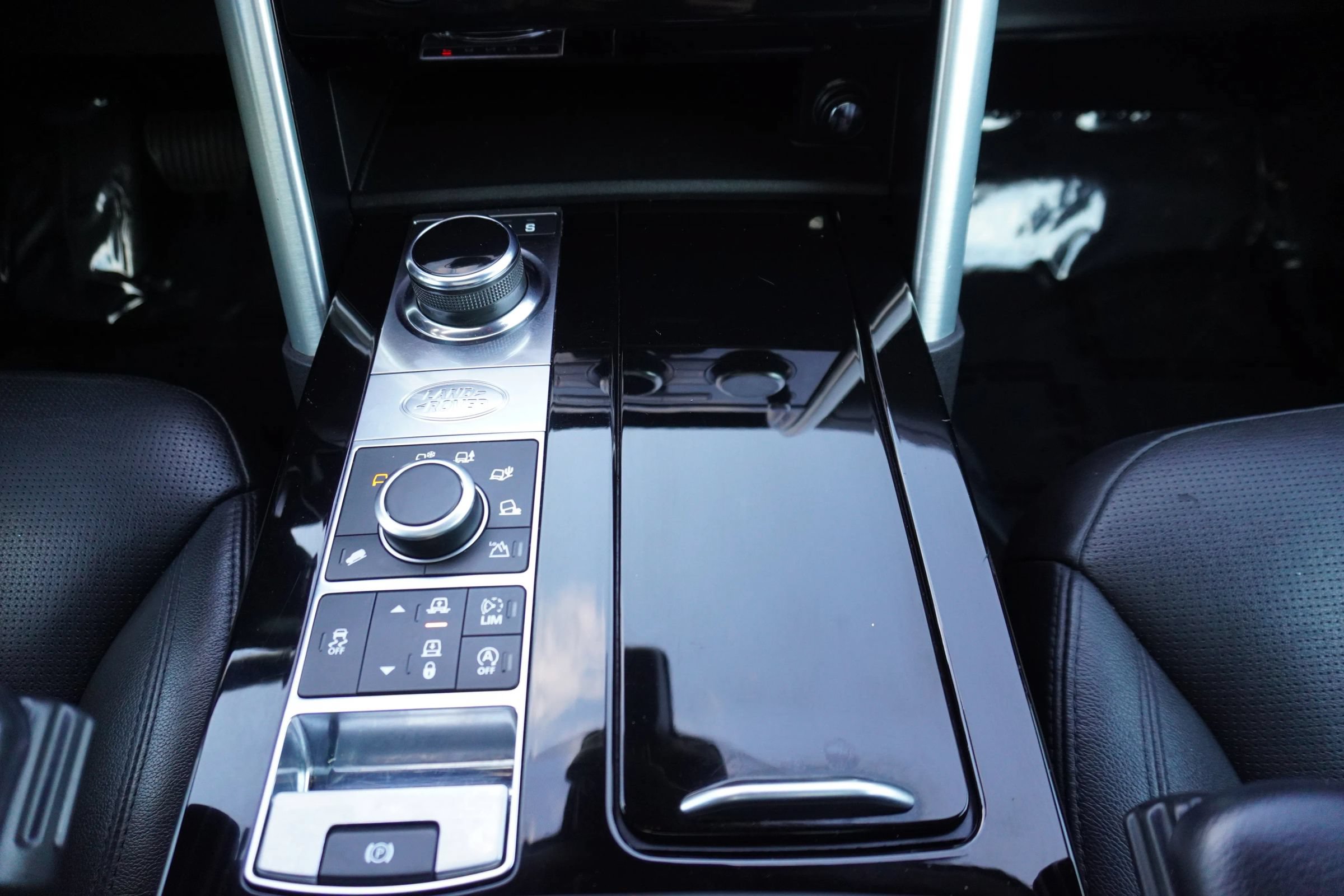 Used 2018 Land Rover Discovery HSE AWD/4WD image 23