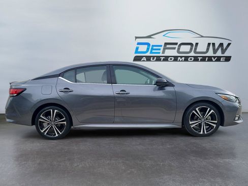 Used 2021 Nissan Sentra SR FWD image 2