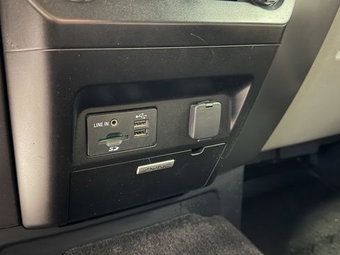 Used 2015 Ford F150 XLT w/ Equipment Group 302A Luxury image 8