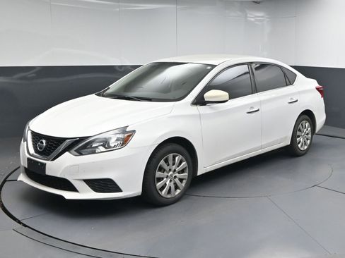 Used 2017 Nissan Sentra S FWD image 3