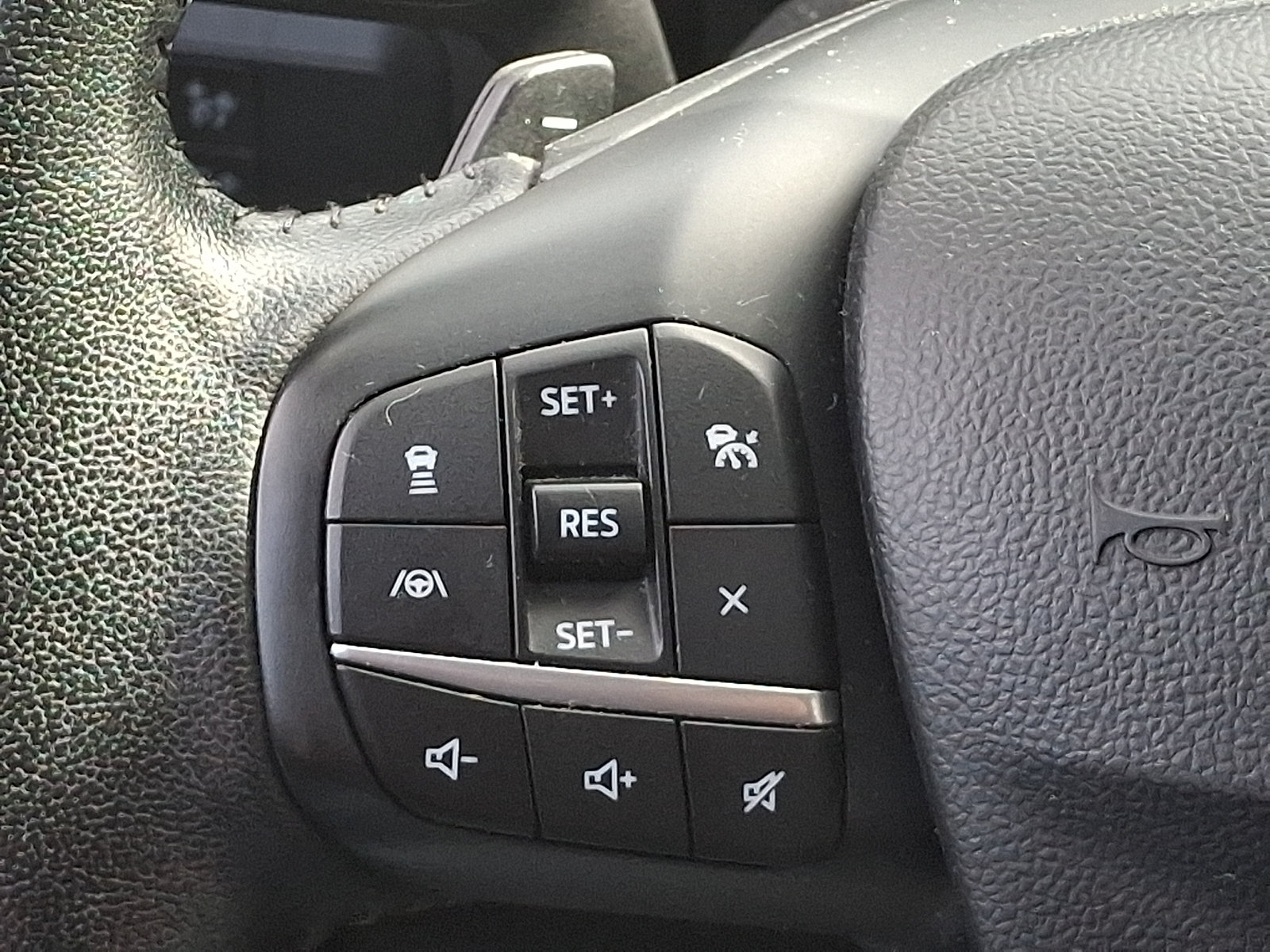Used 2020 Ford Escape Titanium AWD/4WD image 21