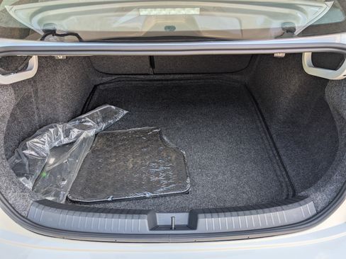 Used 2025 Volkswagen Jetta SE w/ Sunroof Package FWD image 19